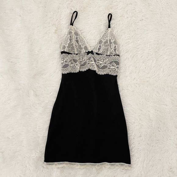 YesStyle Dresses & Skirts - SUPER CUTE WHITE AND BLACK LACE MINI DRESS🕊🕊